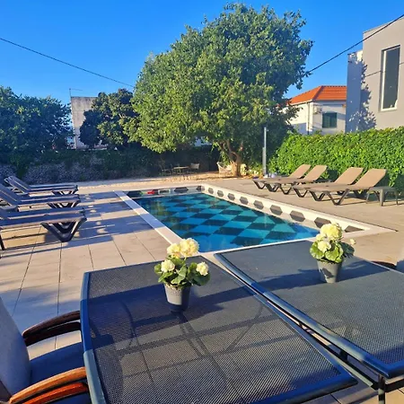 Holiday Nino With Private Pool